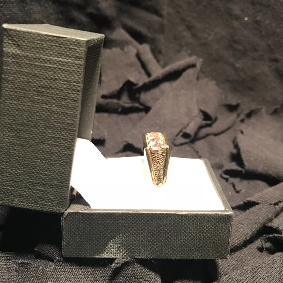 9K Euro Yellow Gold Men's Ring Wide Top in Box - Picture 3 of 6